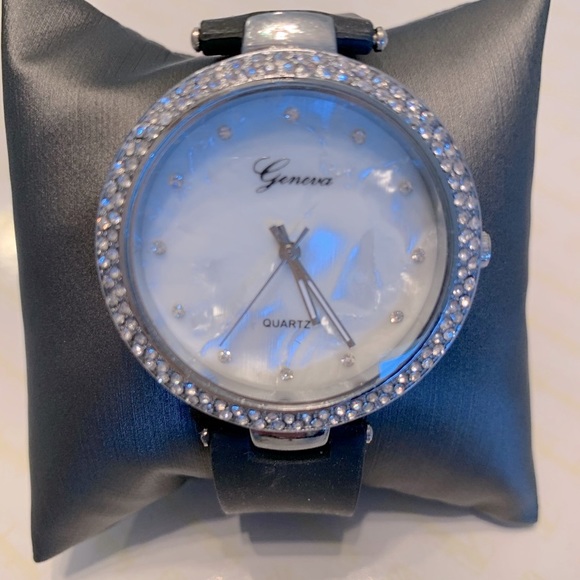 Geneva Fashion Quartz Watch Rhinestone Dial - Picture 1 of 7